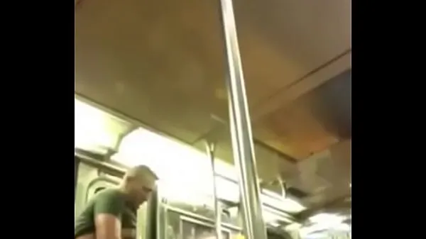 Tuoreet Sexo en el metro elokuvistani