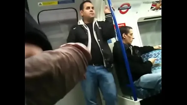 Fräscha Mostrando o pau no metrô mina filmer