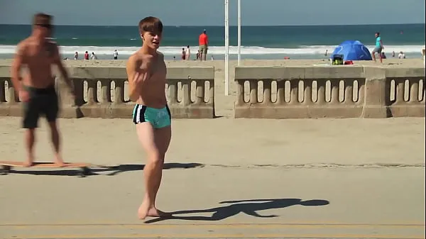 Fresh Twink dancing in the beach with speedo bulge / Novinho dançando sunga na praia my Movies