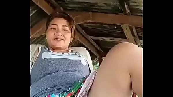Segar Thai aunty flashing outdoor Film saya