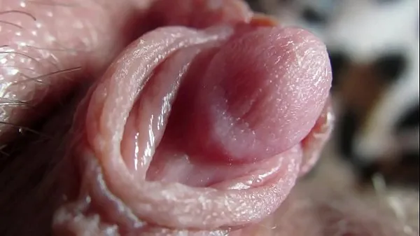 Extreme close up sur mon énorme tête de clitoris pulsant