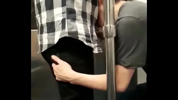Fräscha boy sucking cock in the subway mina filmer