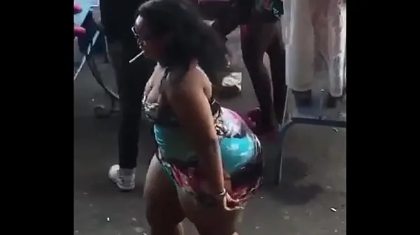 Segarkan Big Booty African Queen Twerking Upskirt Filem saya