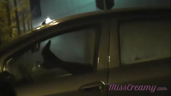 Friss Sharing my slut wife with a stranger in car in front of voyeurs in a public parking lot - MissCreamy filmjeim