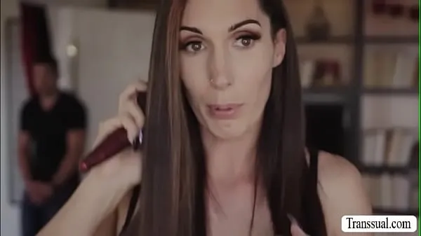 Sveži Stepson bangs the ass of her trans stepmom moji filmi