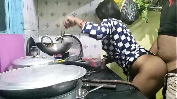 ताज़ा The maid who came from the village did not have any leaves, so the owner took advantage of that and fucked the maid (Hindi Clear Audio मेरी फ़िल्में