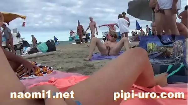 Tuoreet girl masturbate on beach elokuvistani