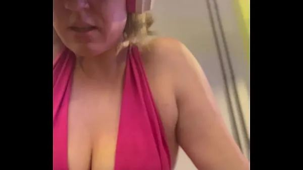 Frisk Wow, my training at the gym left me very sweaty and even my pussy leaked, I was embarrassed because I was so horny mine film